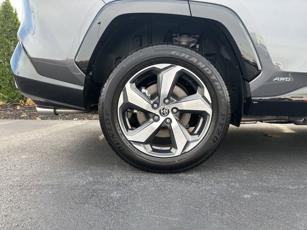 Certified 2025 Toyota RAV4 SE image 40
