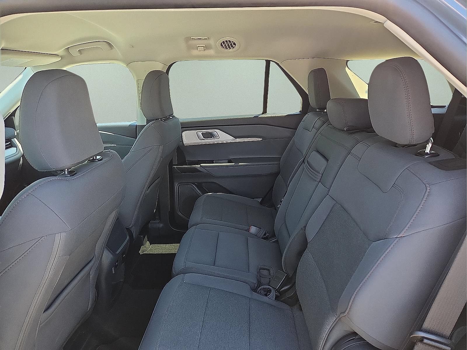 Used 2025 Ford Explorer Active AWD/4WD image 20