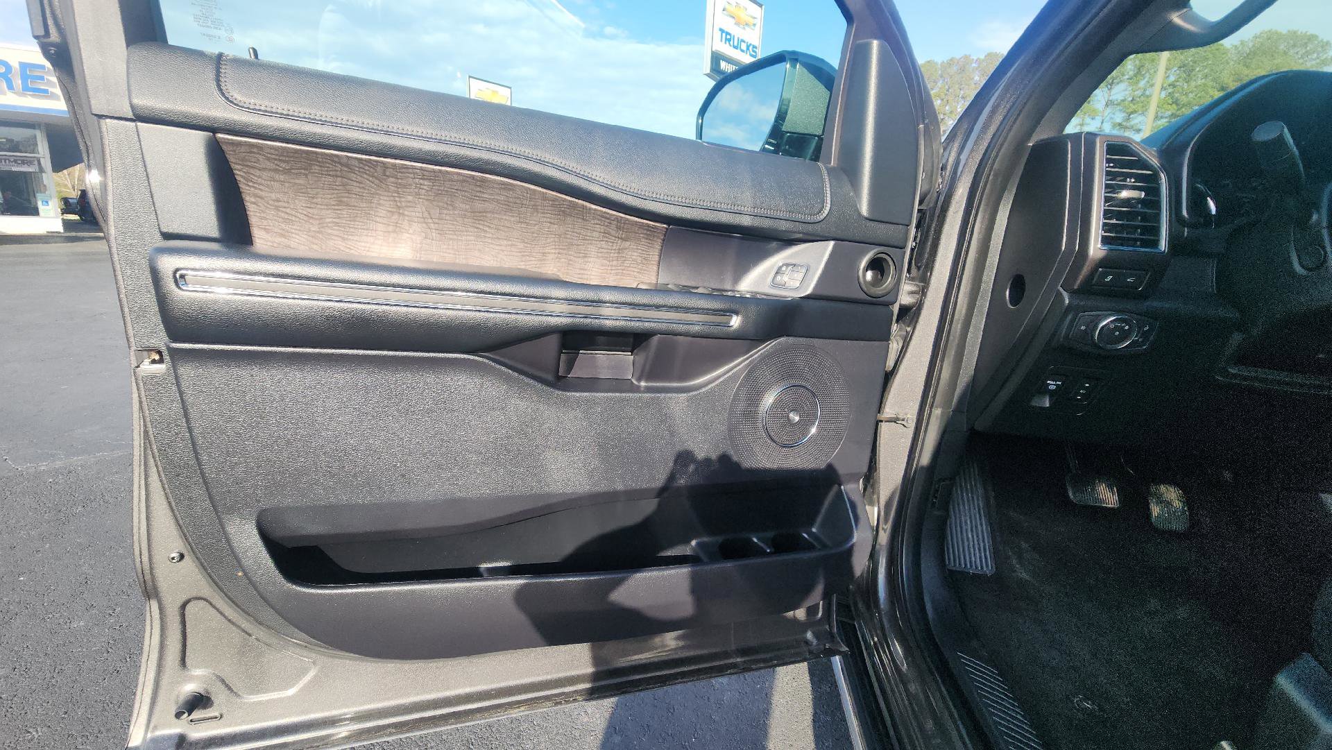 Used 2019 Ford Expedition Max Limited w/ Special Edition Package image 18