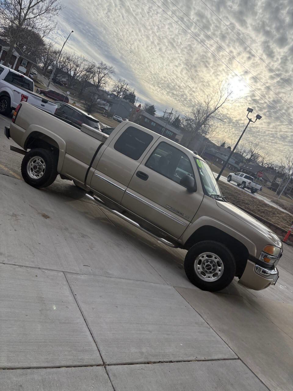 Used 2004 GMC Sierra 2500 SLE image 2
