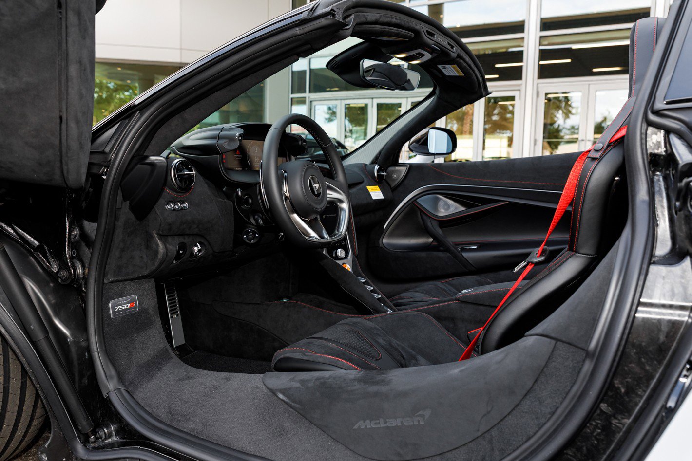 Used 2026 McLaren 750S Spider RWD image 32
