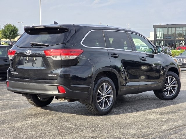 Used 2019 Toyota Highlander XLE AWD/4WD image 11