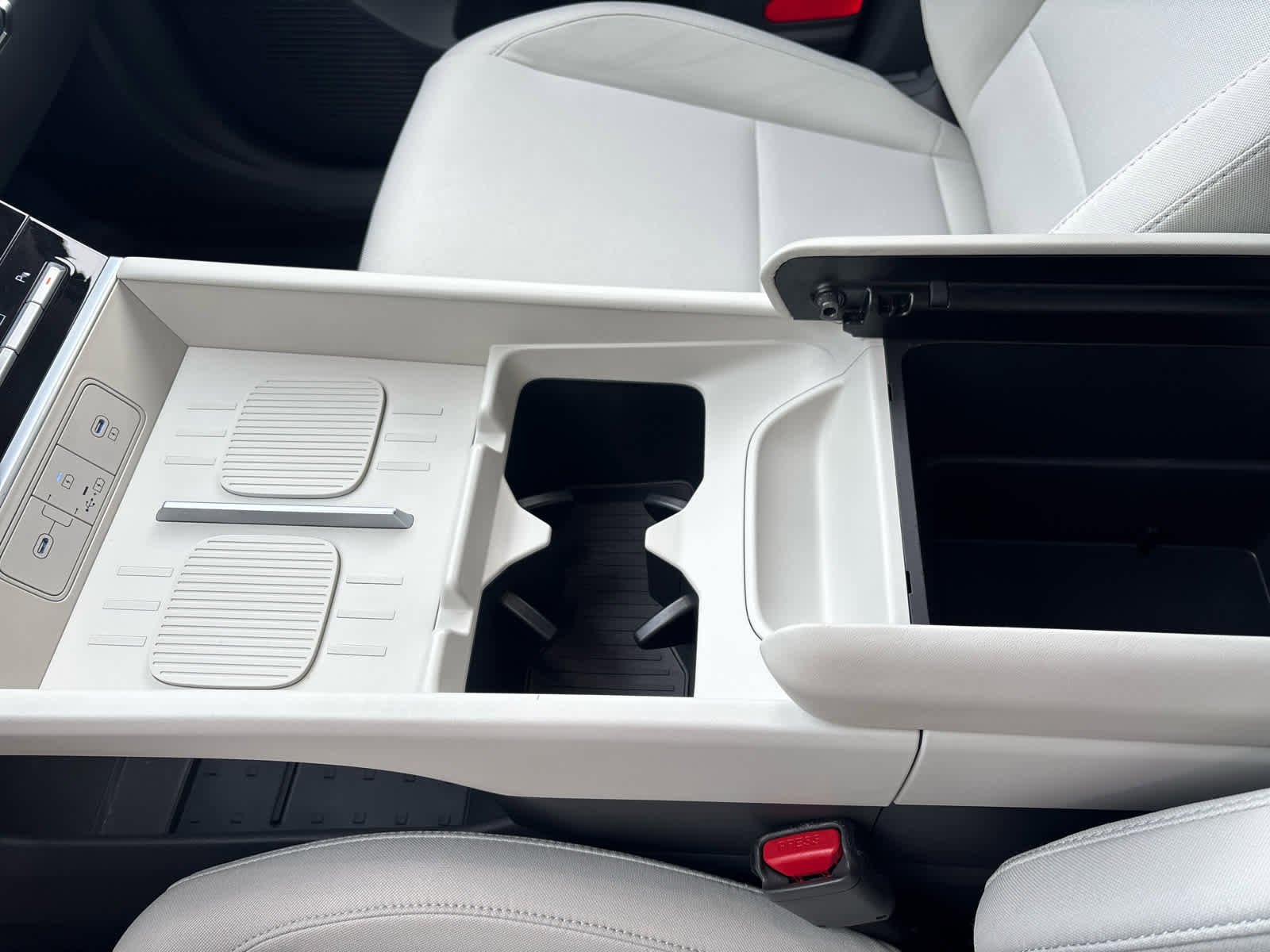 Used 2025 Hyundai Santa Fe SE image 33