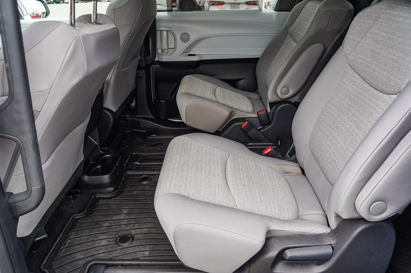 Used 2025 Toyota Sienna LE w/ LE Plus Package AWD/4WD image 19