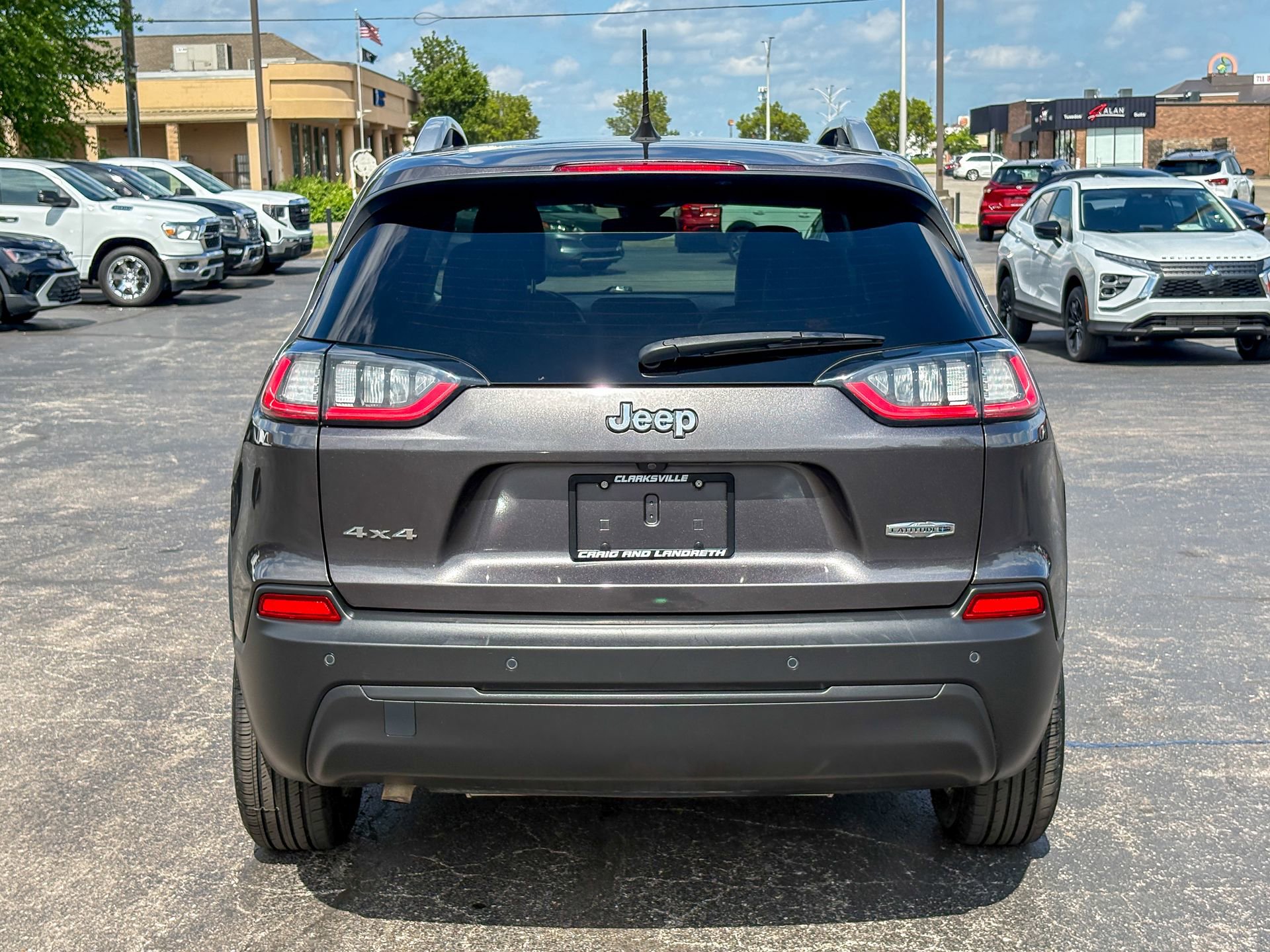 Used 2021 Jeep Cherokee Latitude Plus AWD/4WD image 17
