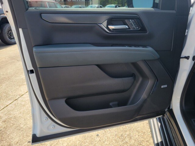 Used 2025 GMC Yukon AT4 w/ AT4 Premium Package AWD/4WD image 15