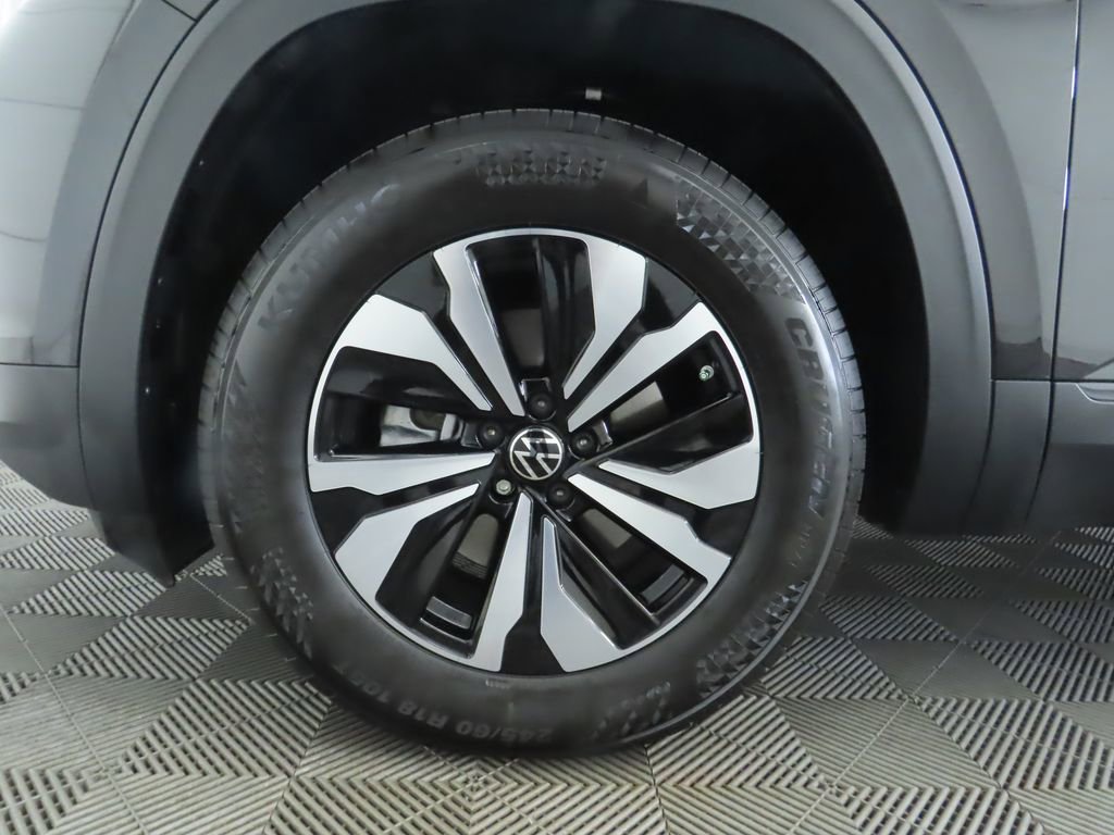 Used 2025 Volkswagen Atlas Cross Sport SE image 30