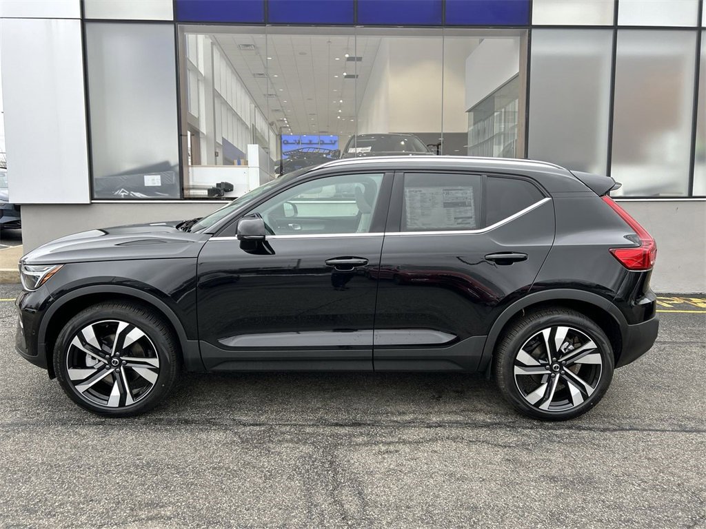 New 2025 Volvo XC40 B5 Plus w/ Climate Package image 5