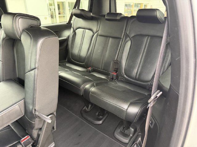 Used 2024 Jeep Wagoneer L Series II w/ Flexible Seating Group AWD/4WD image 14