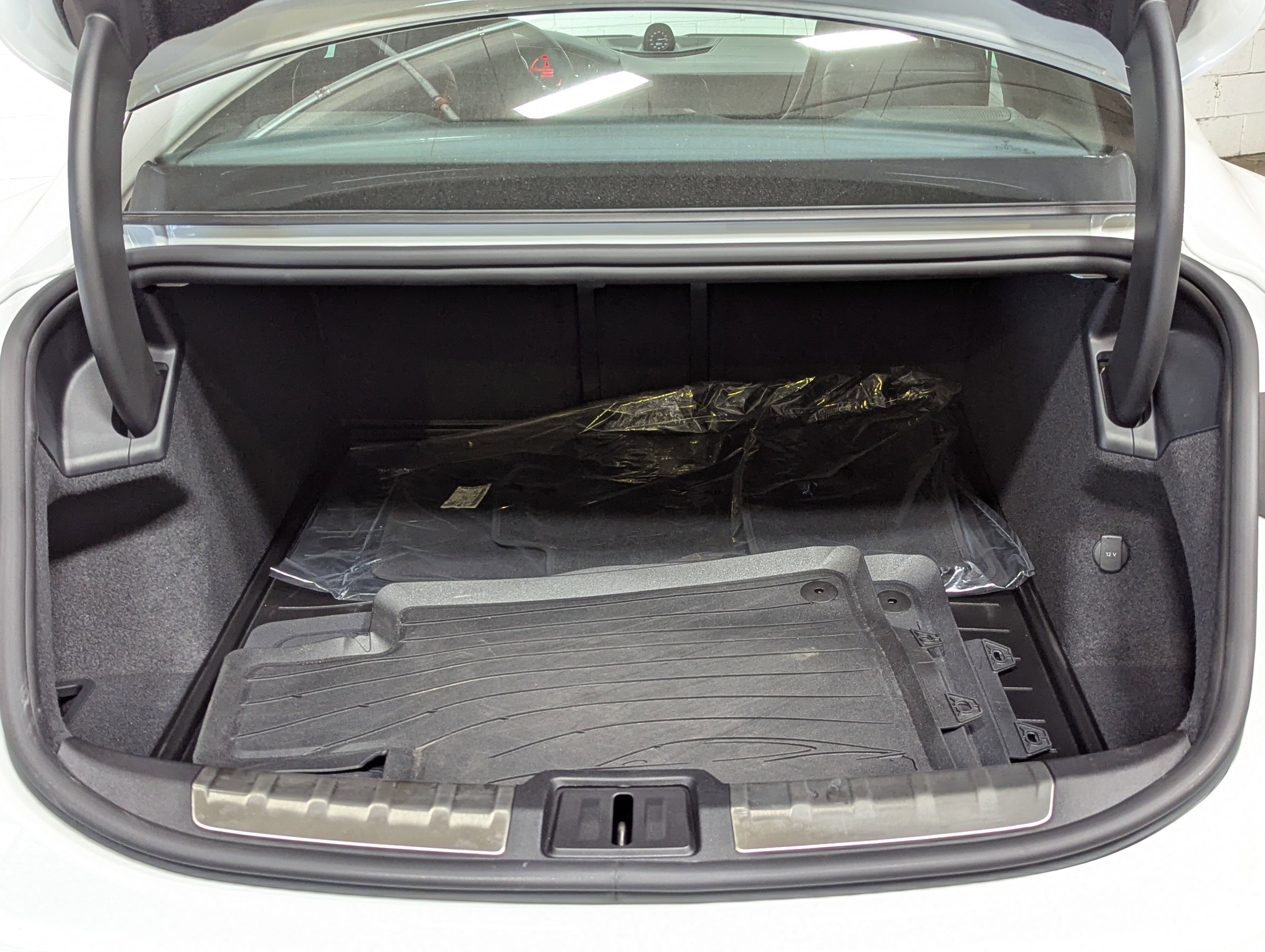 Used 2025 Porsche Taycan image 17