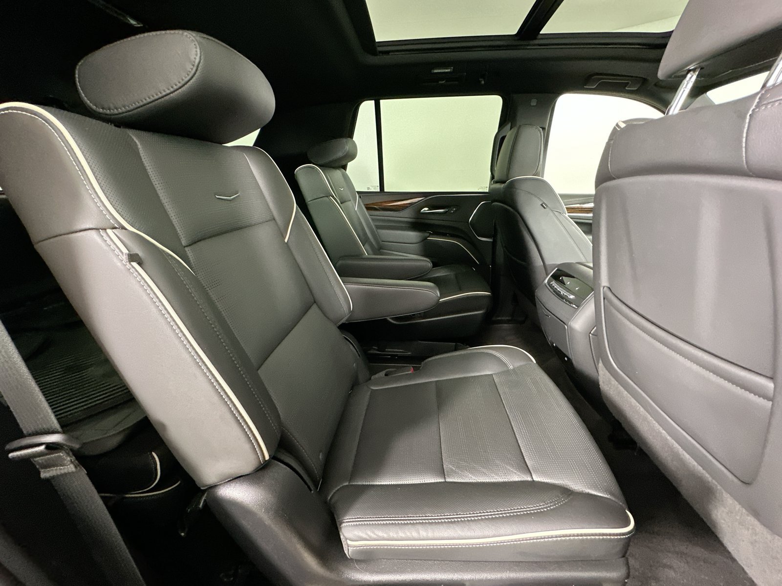 Used 2023 Cadillac Escalade Premium Luxury w/ LPO, Radiant Package AWD/4WD image 43