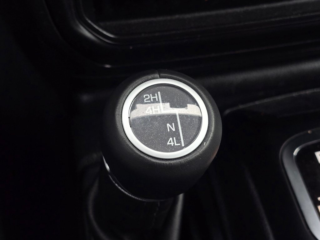 Used 2022 Jeep Wrangler Unlimited Sahara AWD/4WD image 45