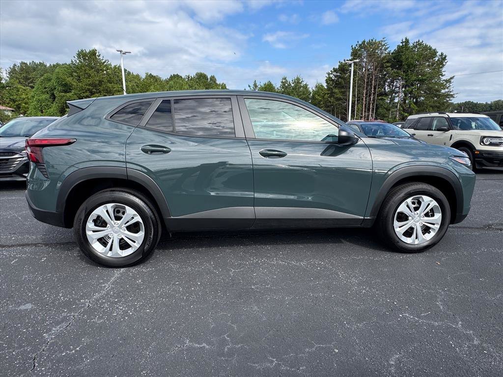 Used 2026 Chevrolet Trax LS FWD image 2