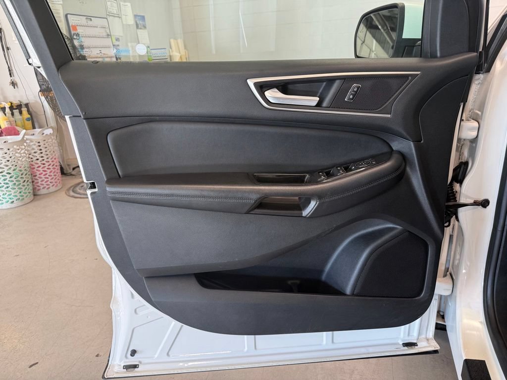 Used 2016 Ford Edge SEL w/ Equipment Group 201A AWD/4WD image 16