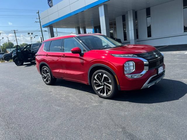 Used 2023 Mitsubishi Outlander SEL AWD/4WD image 2