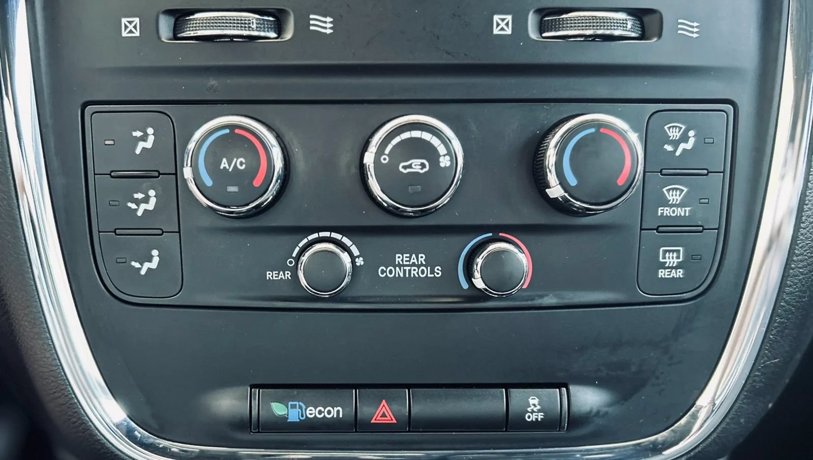 Used 2018 Dodge Grand Caravan SE FWD image 18