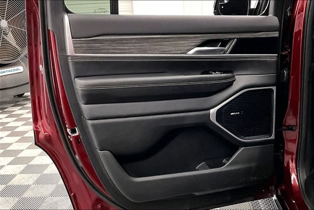 Used 2022 Jeep Wagoneer Series III AWD/4WD image 21