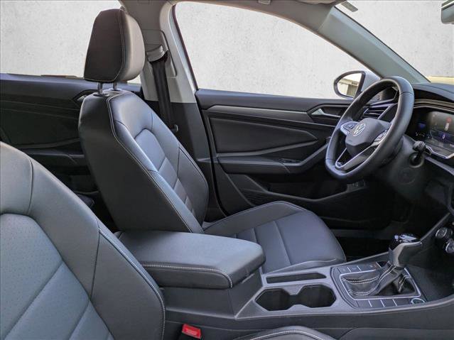 Used 2024 Volkswagen Jetta SE w/ Black Wheel Package image 19