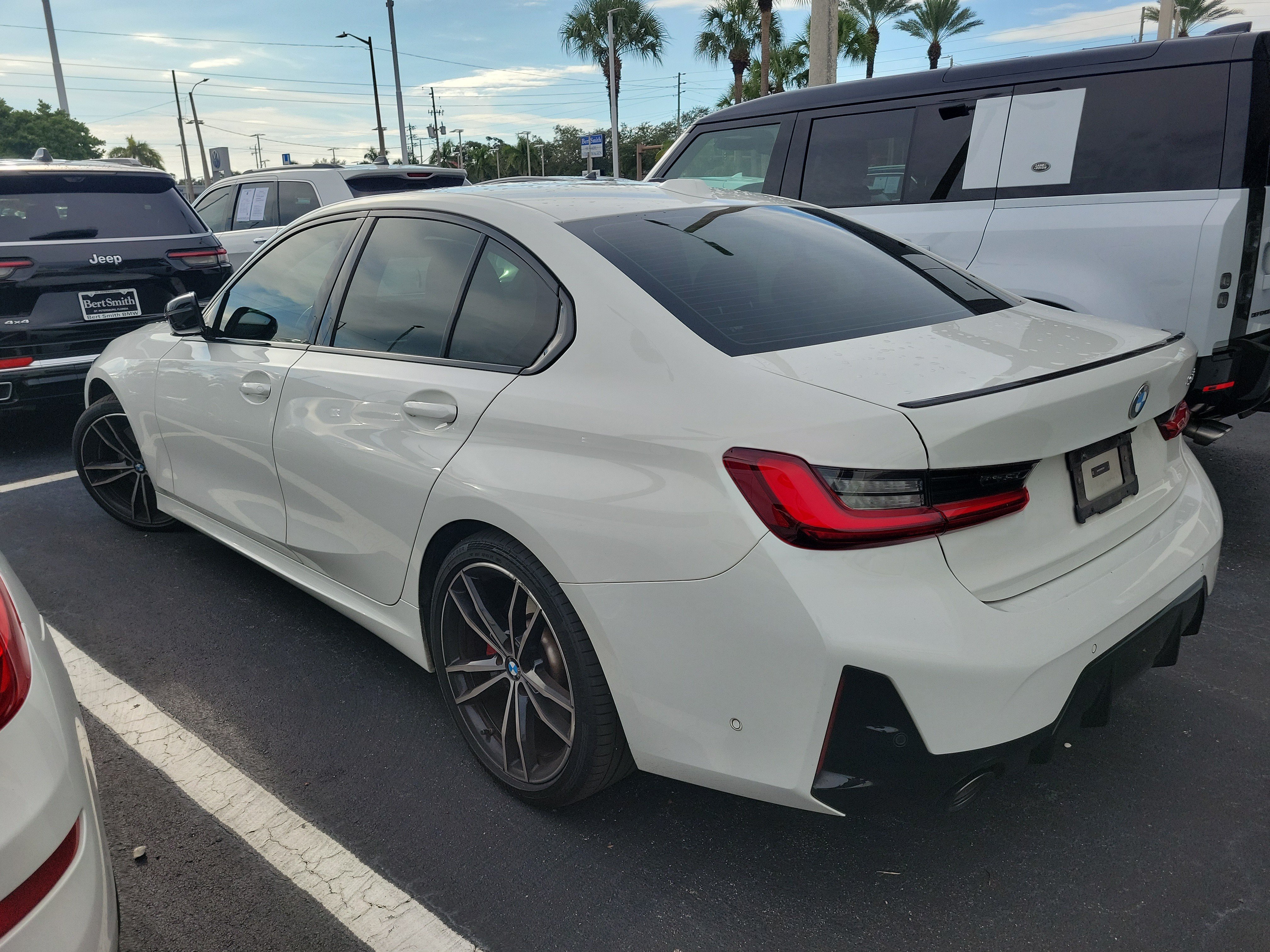Used 2023 BMW 330i Sedan w/ M Sport Package RWD image 4