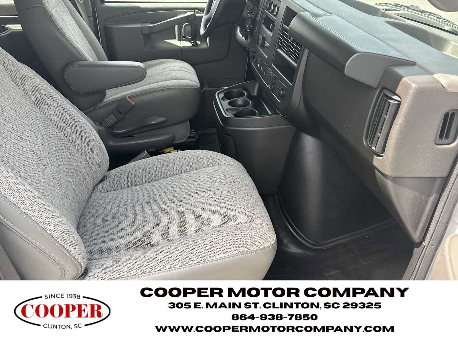 Used 2025 Chevrolet Express 3500 LS RWD image 13