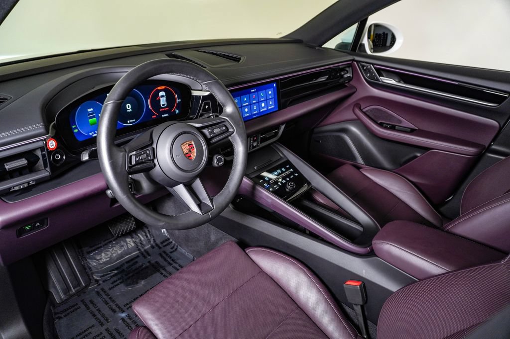 Certified 2025 Porsche Macan 4 Electric AWD/4WD image 4
