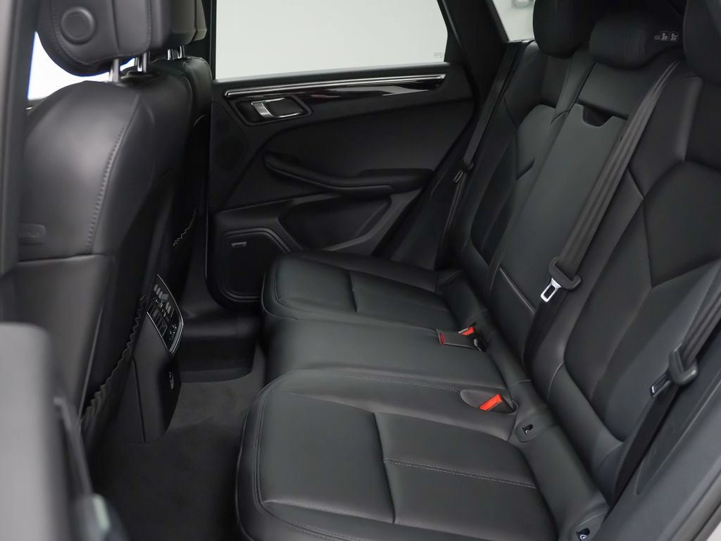 Certified 2026 Porsche Macan AWD/4WD image 18