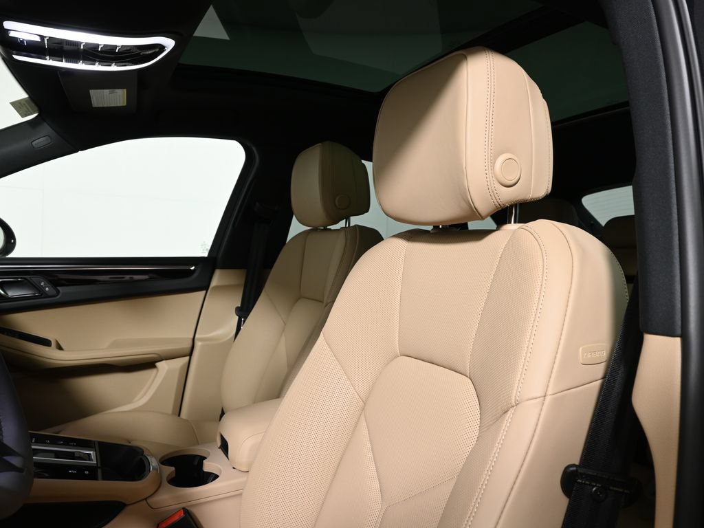 New 2026 Porsche Macan AWD/4WD image 15