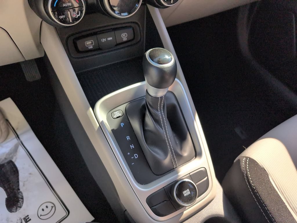 Used 2025 Hyundai Venue SEL FWD image 19