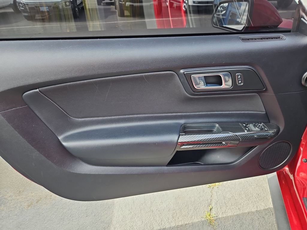 Used 2018 Ford Mustang Coupe RWD image 10