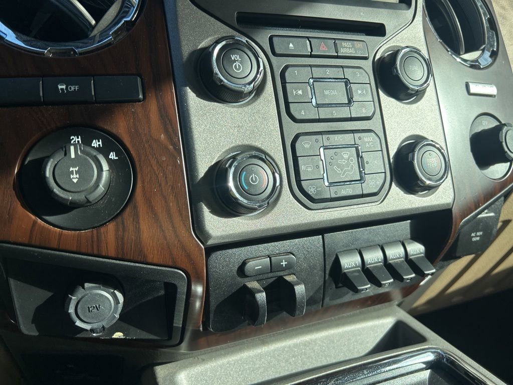 Used 2015 Ford F250 Lariat w/ Chrome Package image 18