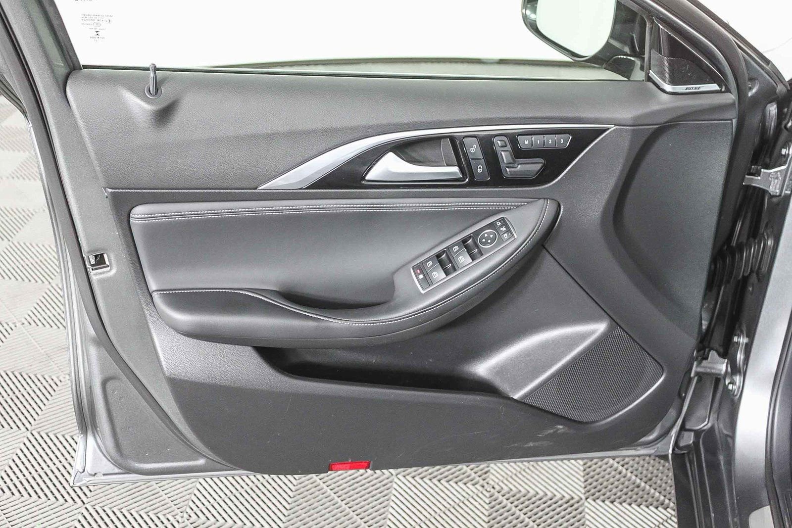 Used 2018 INFINITI QX30 Premium w/ Navigation Package image 21