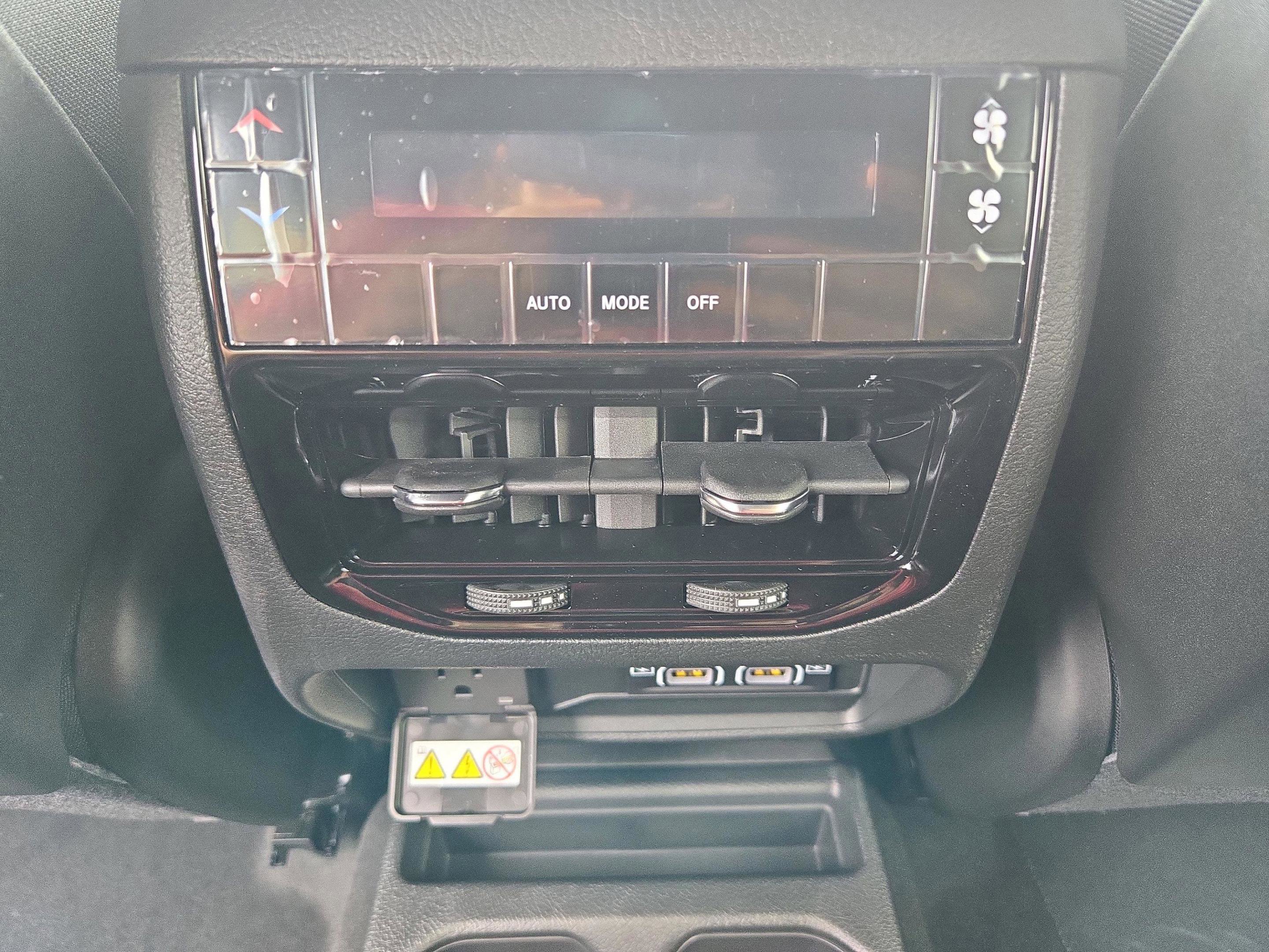 New 2025 Jeep Grand Cherokee L Altitude image 36