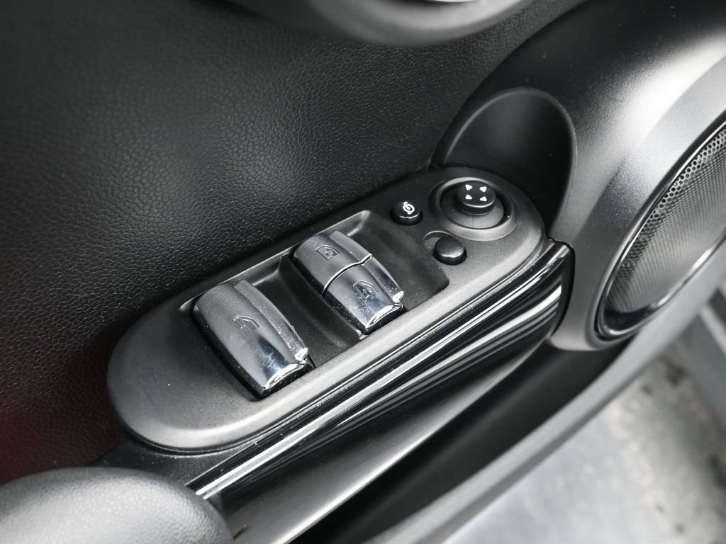 Used 2019 MINI Cooper S image 9