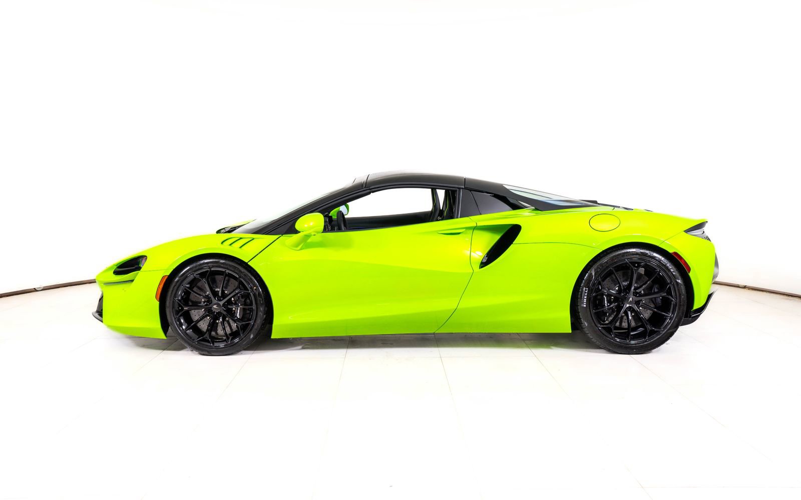New 2026 McLaren Artura Spider image 3