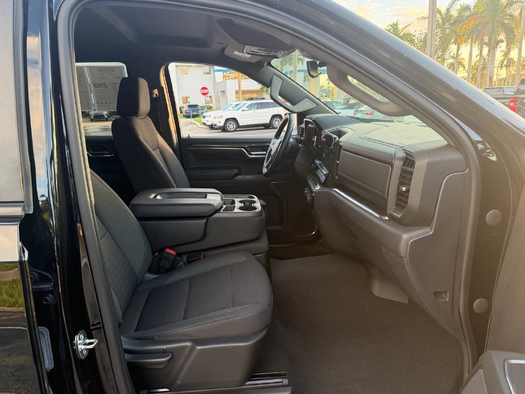 Used 2024 Chevrolet Silverado 1500 LT AWD/4WD image 17