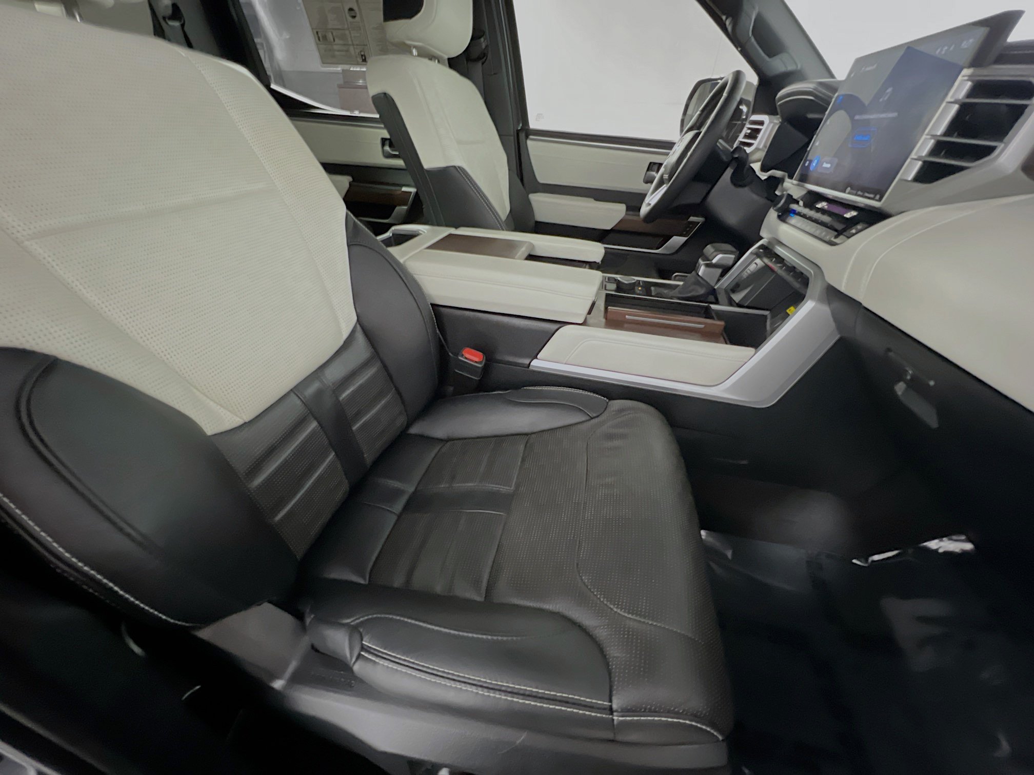 Used 2023 Toyota Tundra Capstone AWD/4WD image 31