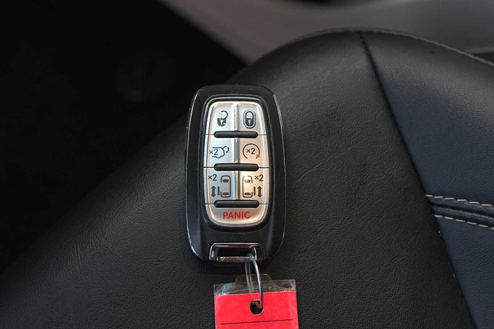 Used 2024 Chrysler Pacifica Touring-L FWD image 28