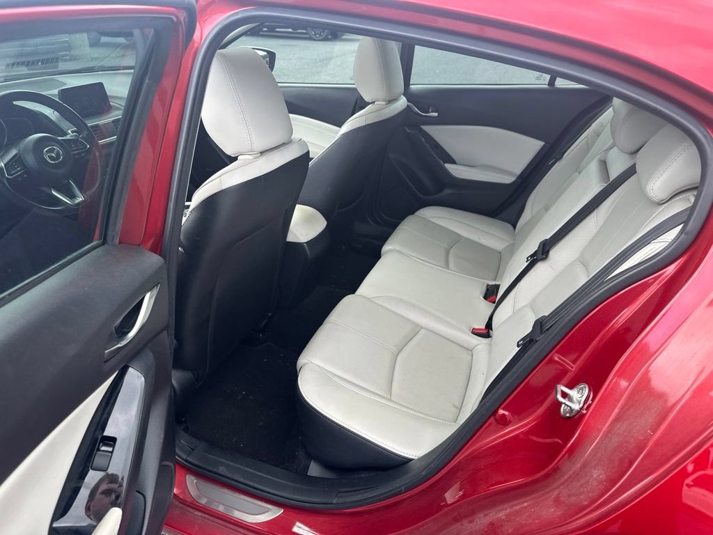 Used 2018 MAZDA MAZDA3 Grand Touring w/ Premium Equipment Package FWD image 13