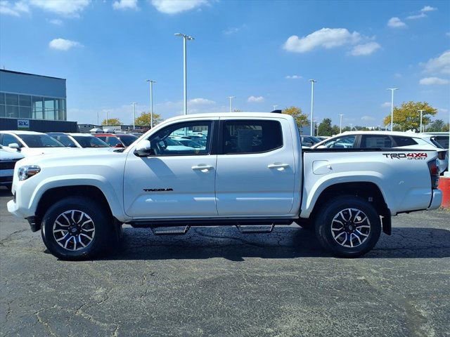 Used 2021 Toyota Tacoma TRD Sport image 3