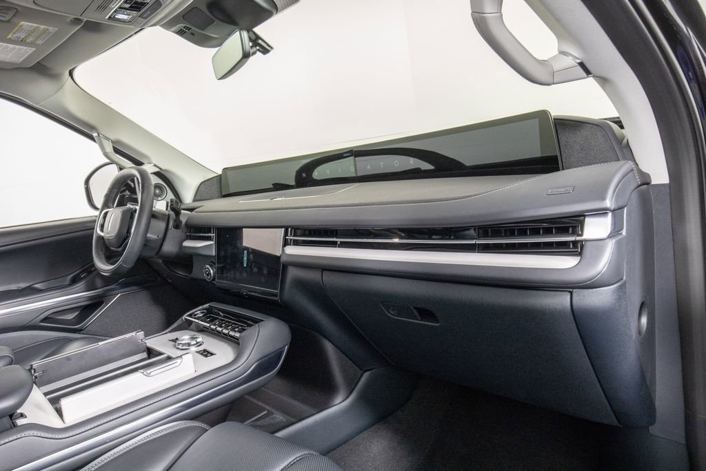 Used 2025 Lincoln Navigator Reserve AWD/4WD image 20