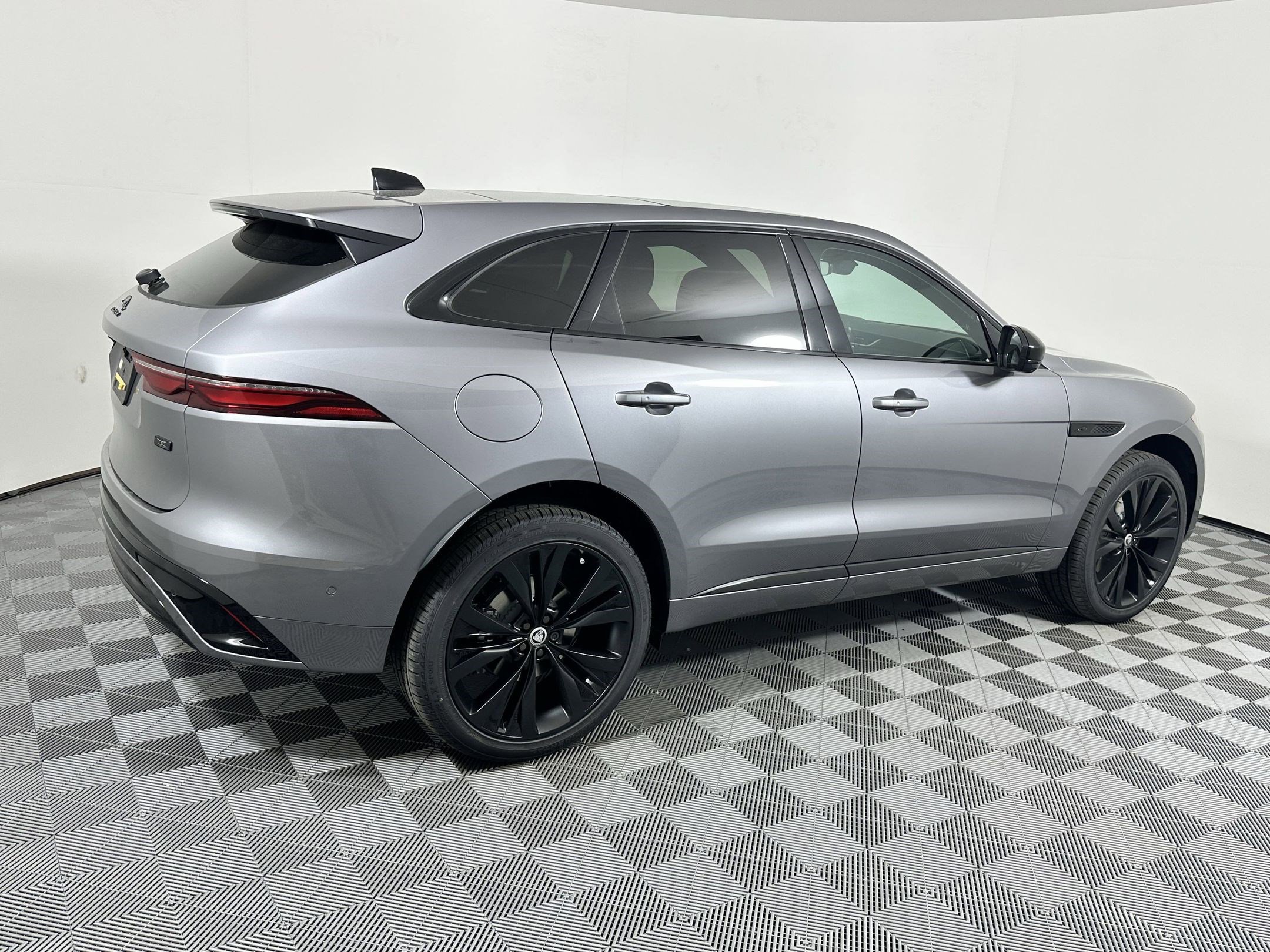 Used 2026 Jaguar F-PACE R-Dynamic S image 19