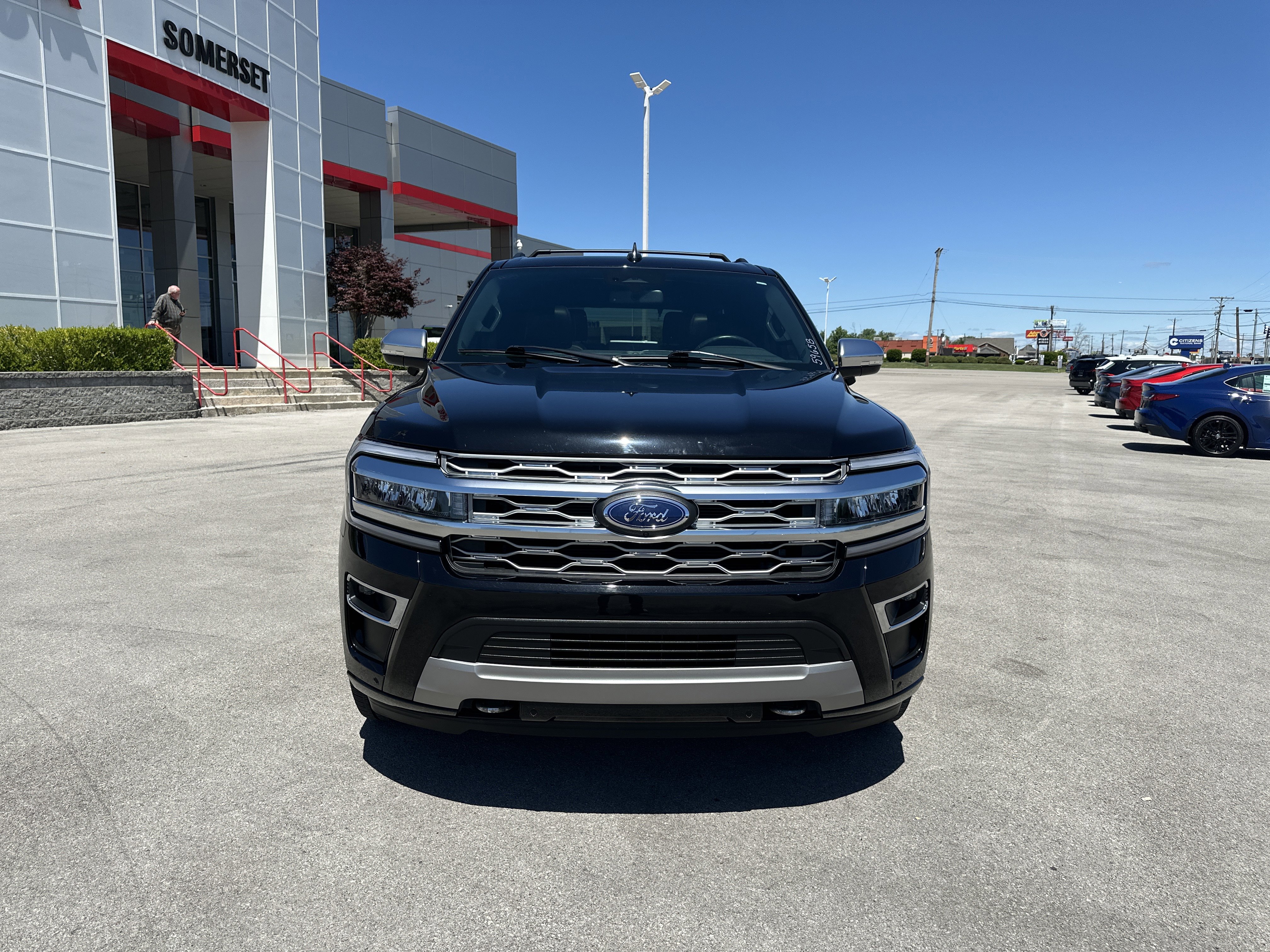 Used 2024 Ford Expedition Platinum AWD/4WD image 2