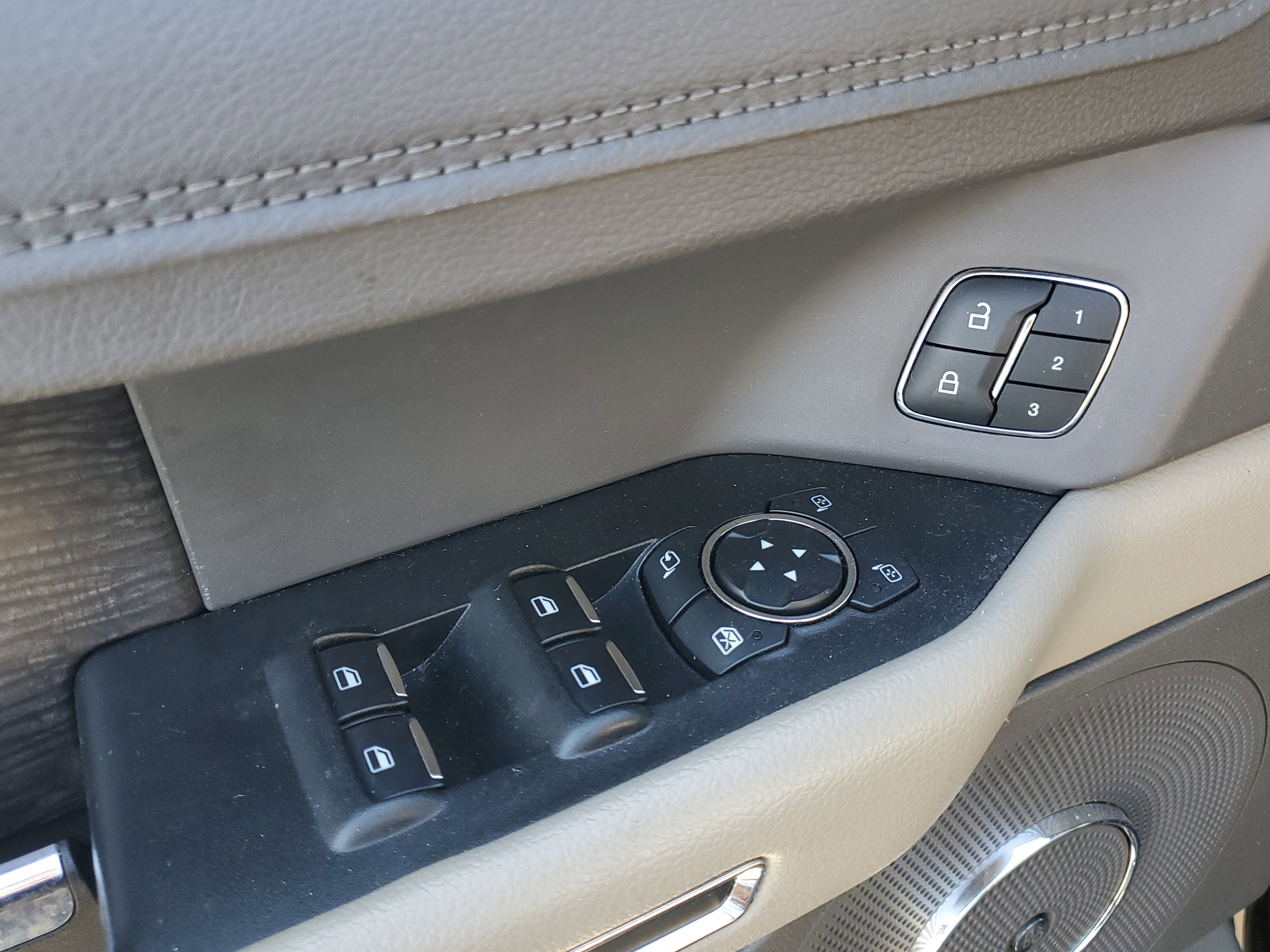 Used 2021 Ford Expedition Limited image 12