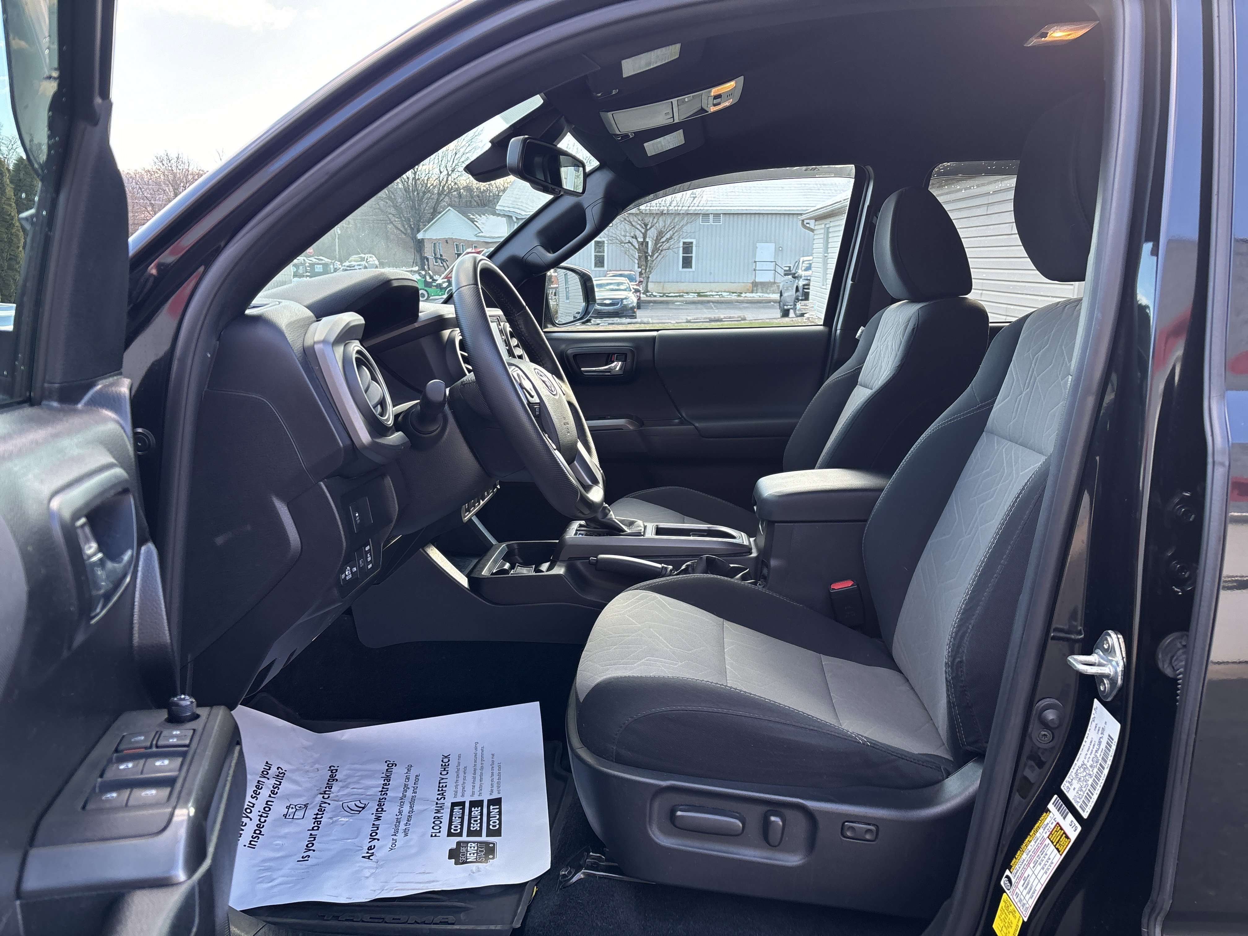 Used 2022 Toyota Tacoma TRD Sport image 12