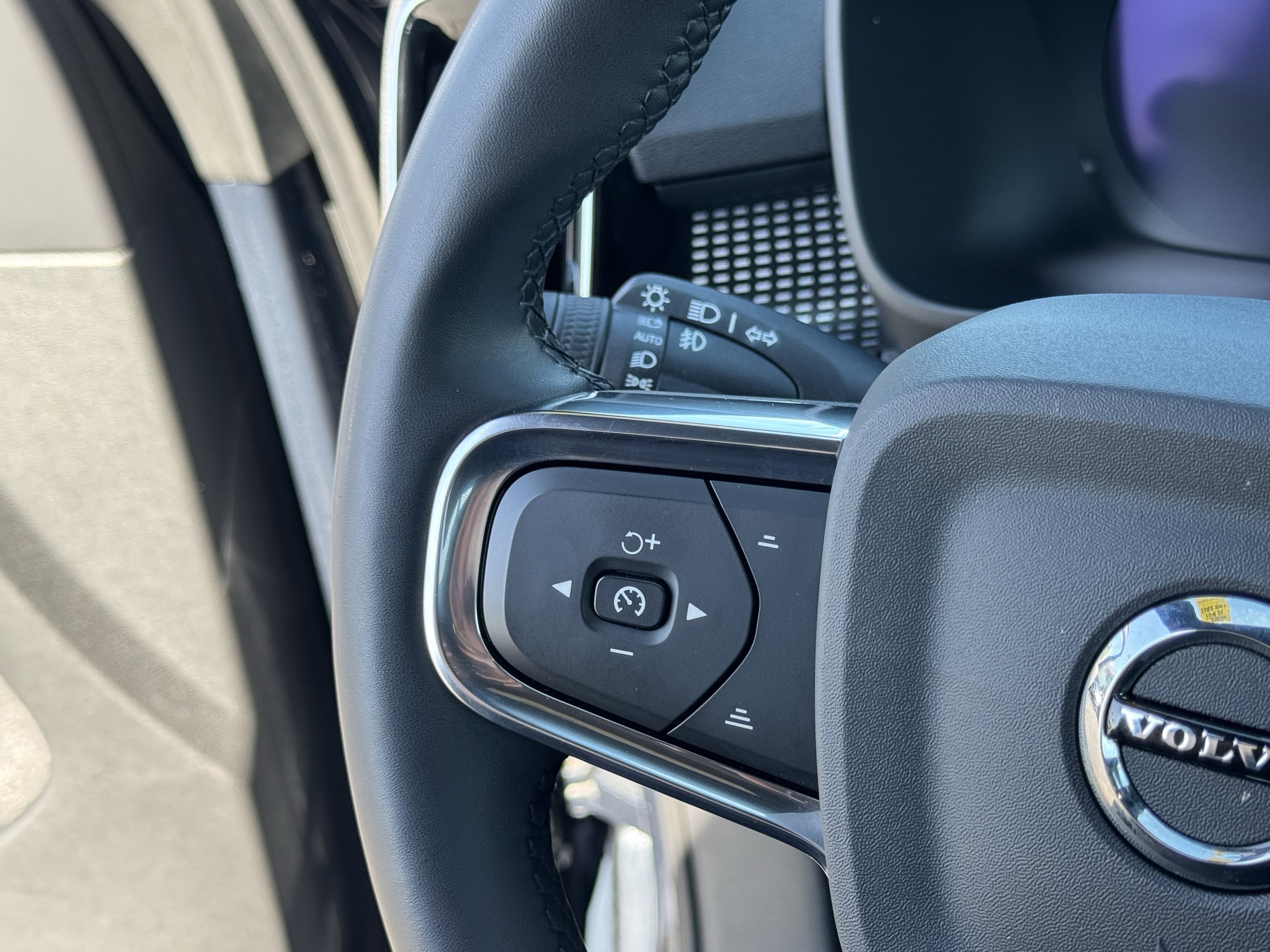 Used 2022 Volvo XC40 P8 Recharge Ultimate image 19