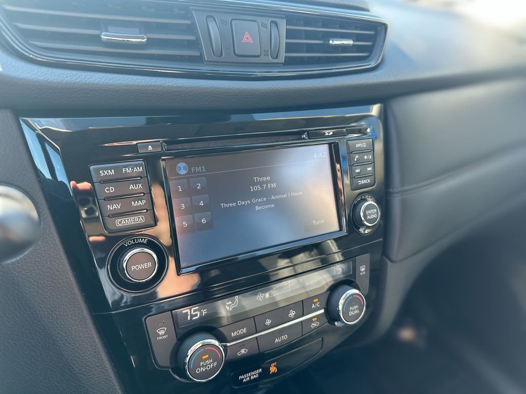 Used 2017 Nissan Rogue SL image 12