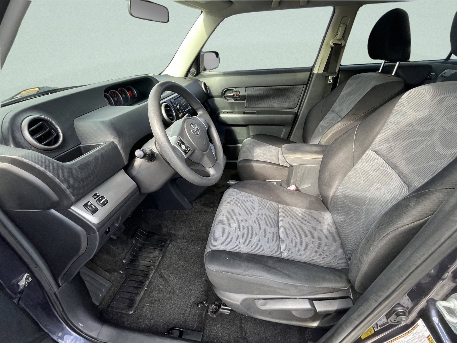 Used 2012 Scion xB FWD image 12