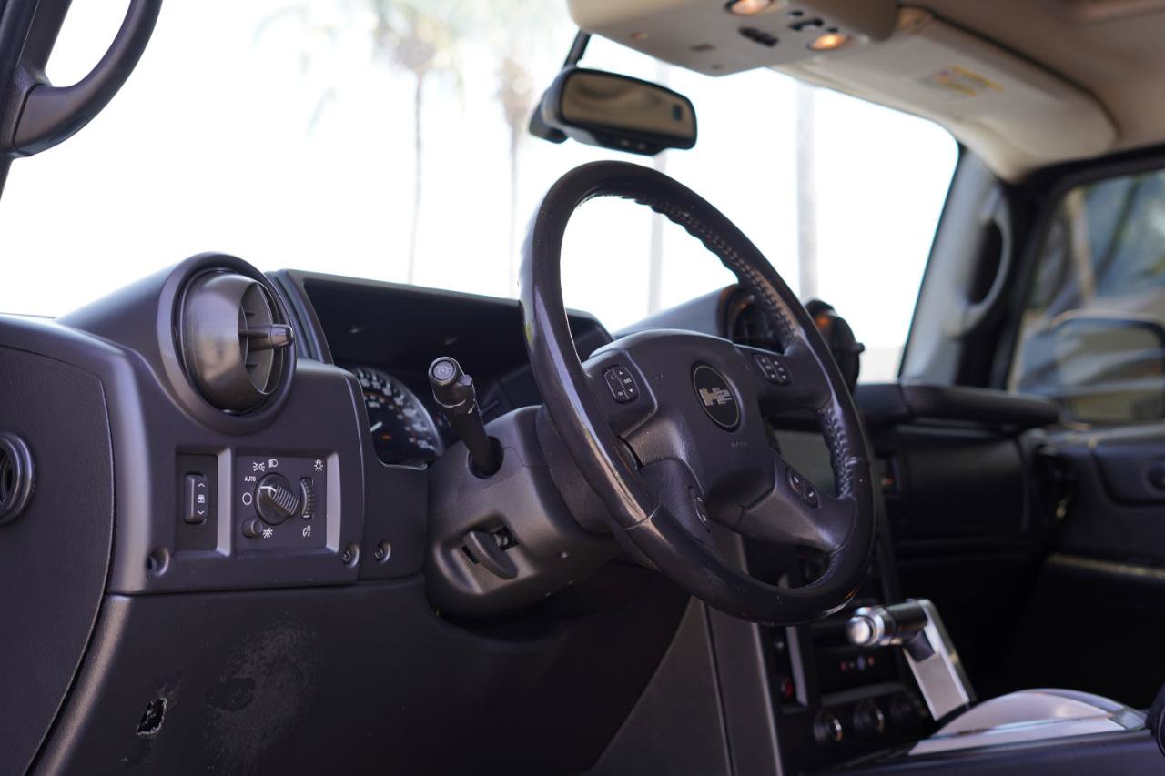 Used 2005 HUMMER H2 SUT w/ Preferred Equipment Group AWD/4WD image 9