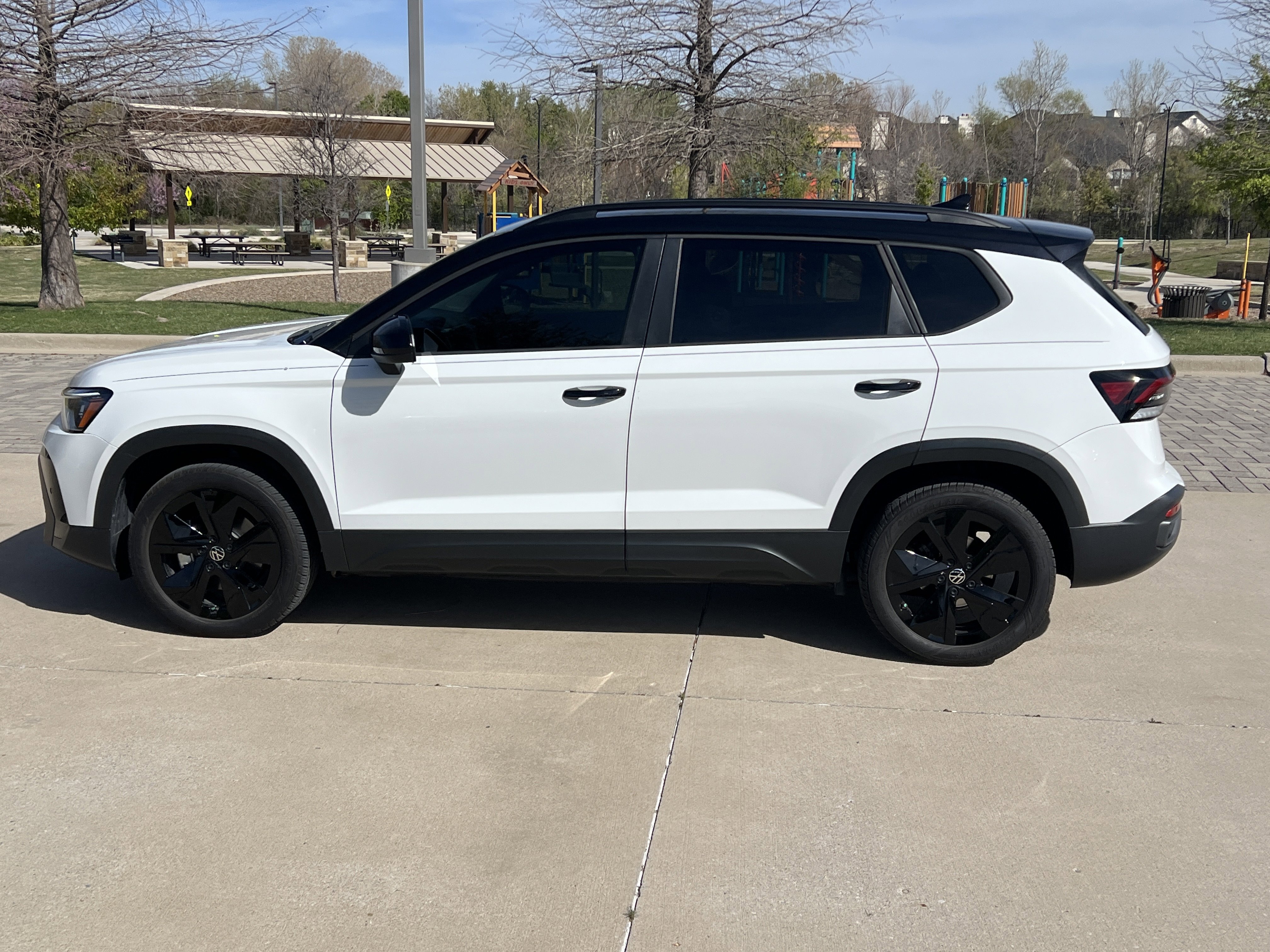 Certified 2025 Volkswagen Taos SE image 7