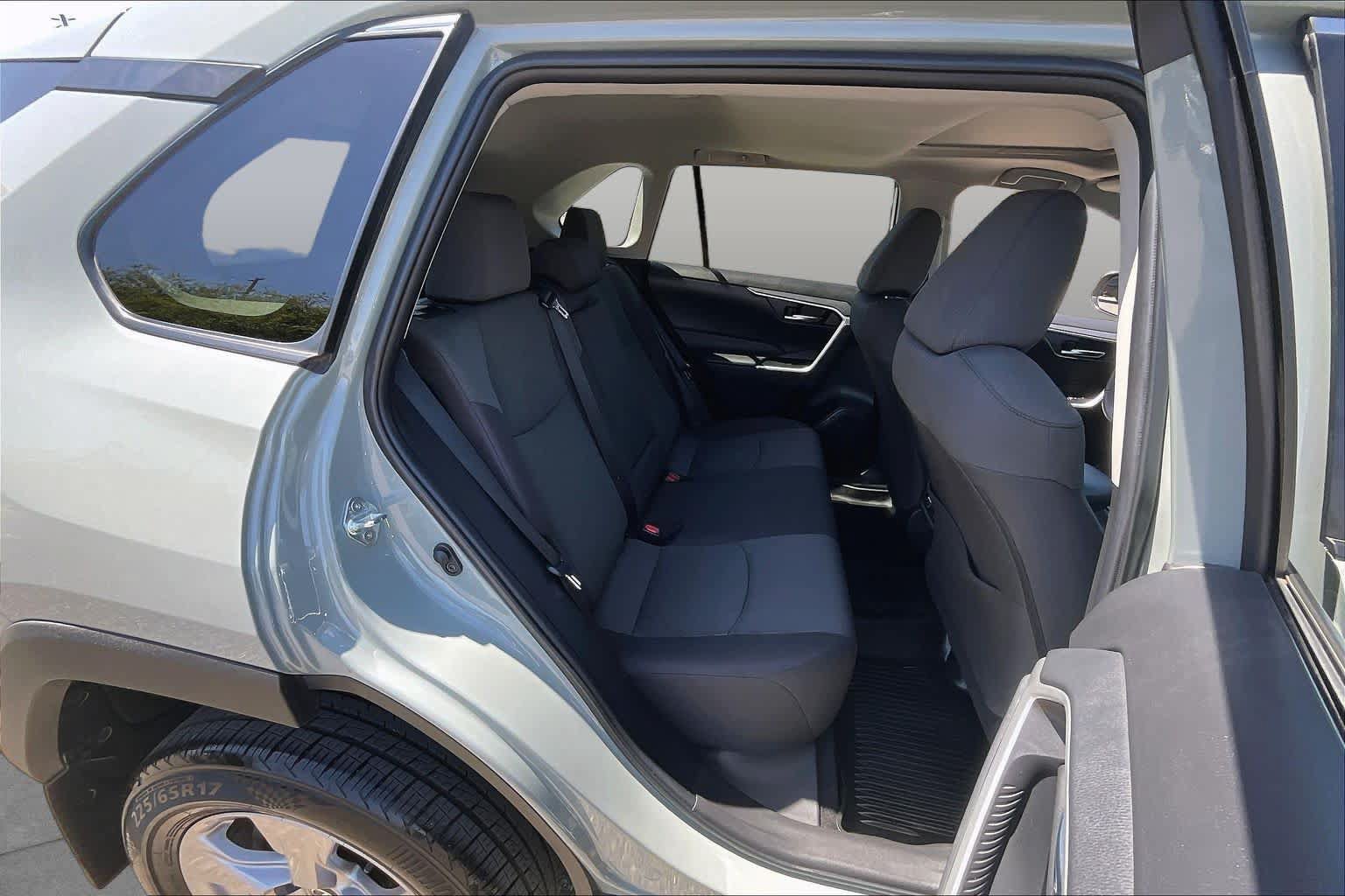 Certified 2022 Toyota RAV4 XLE w/ Convenience Package FWD image 19